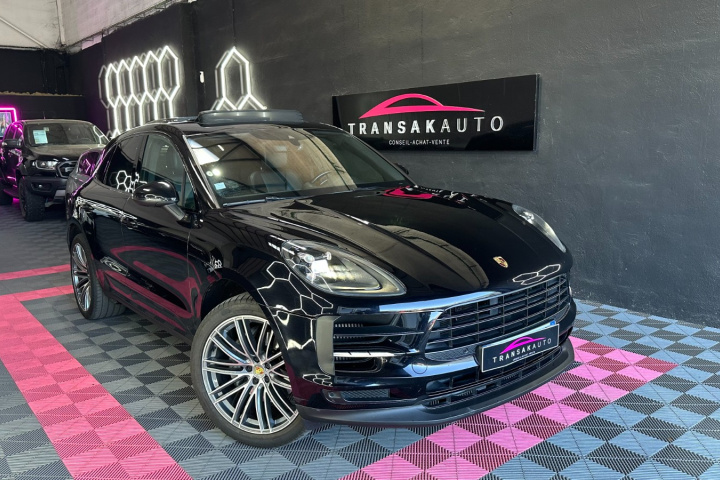 PORSCHE MACAN