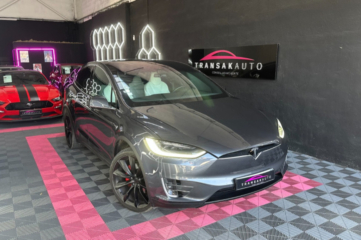TESLA MODEL X