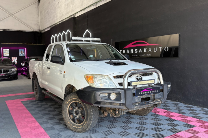 TOYOTA HILUX PICK UP X-TRA CAB